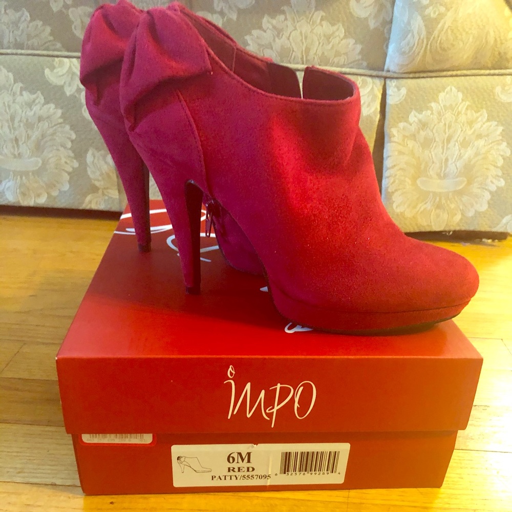 Impo Brand red suede shoe boots, sz 6
